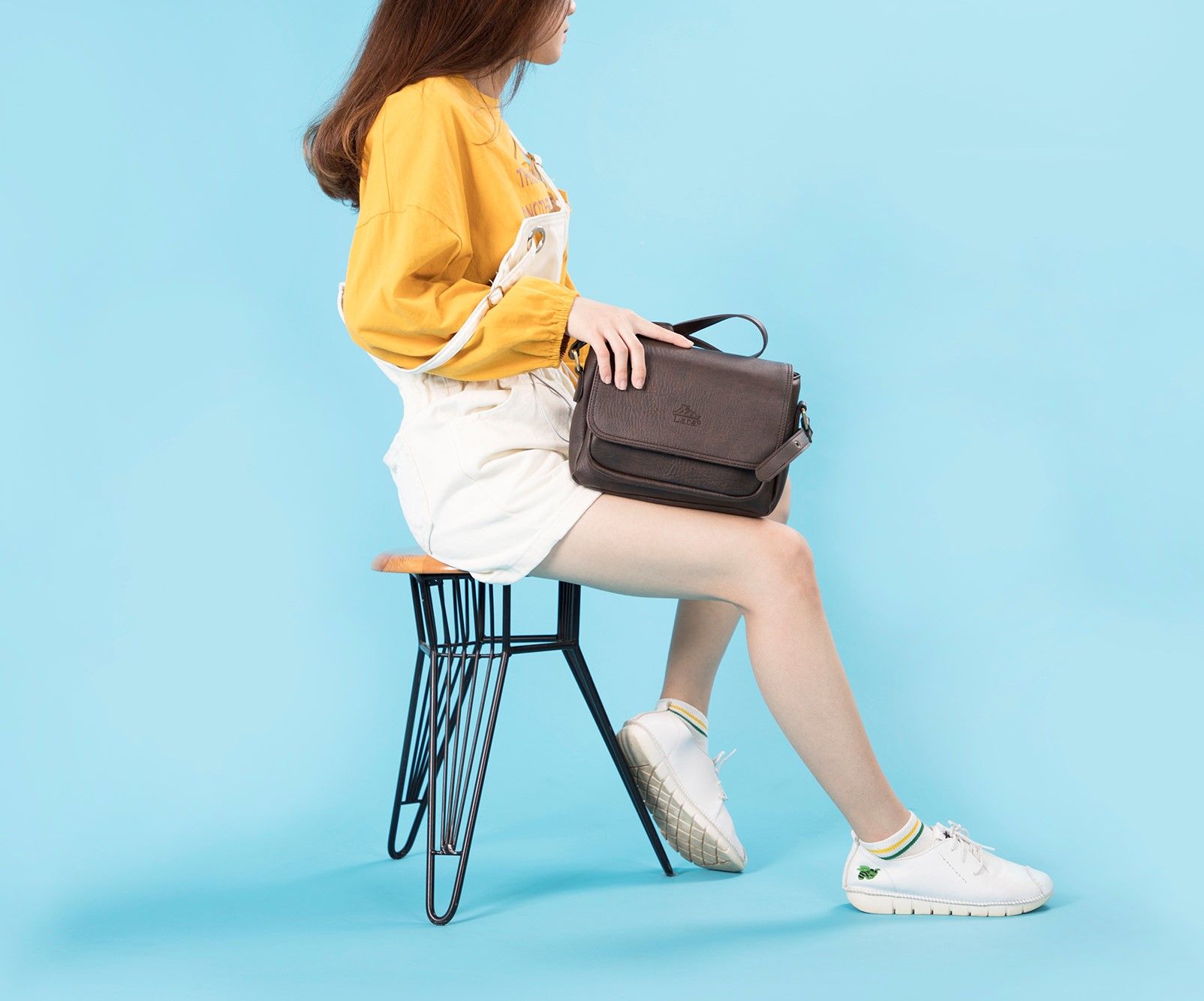 Túi đeo chéo nữ LATA HN69 màu nâu