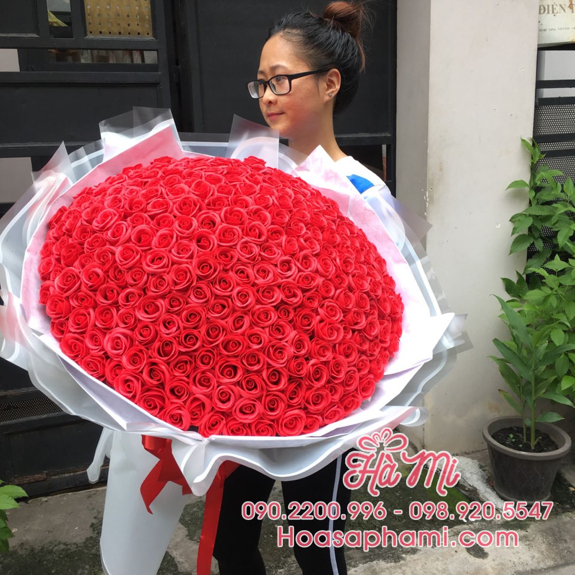 Bó hoa hồng sáp thơm 300 bông khổng lồ