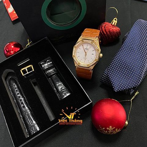  SET QUÀ DÀNH CHO NAM ( ĐỒNG HỒ SRWATCH GALAXY SG99993.4602GLA + DÂY DA CÁ SẤU HANDMADE + CARAVAT ) 