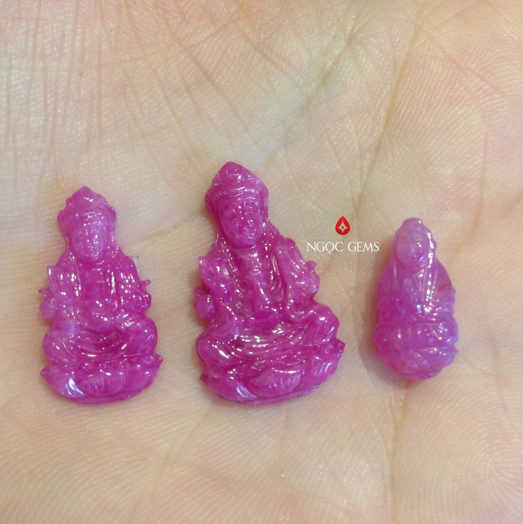 Mặt Phật Bà Quan Âm Ruby