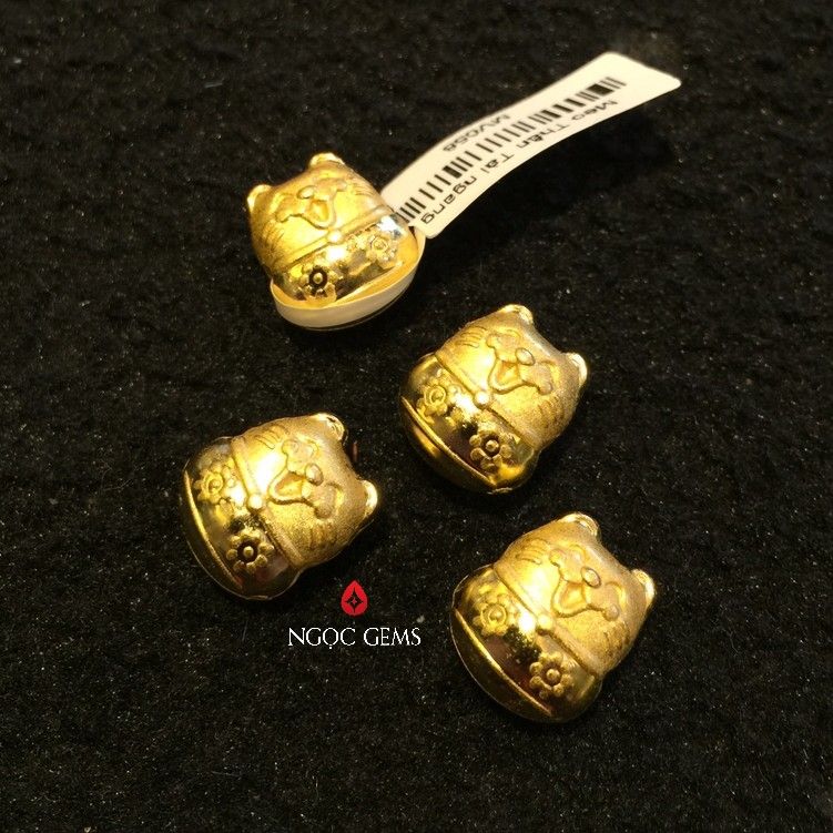 Mèo Thần Tài ngang