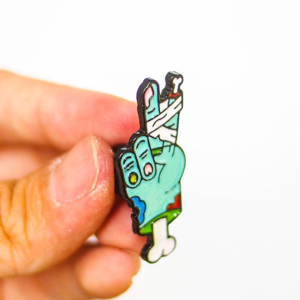 Bàn tay Zombie - Pin sticker ghim cài áo