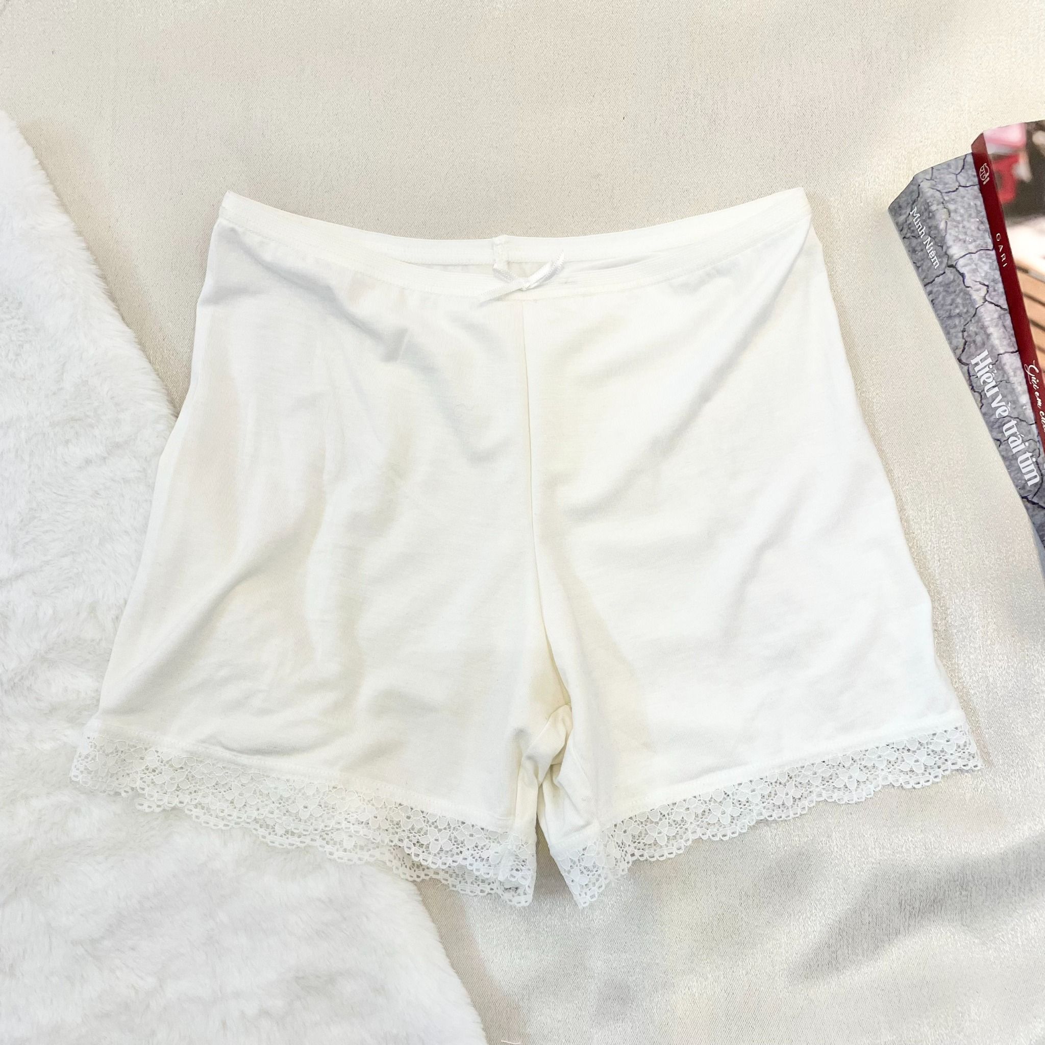 Quần mặc váy cotton Benee phối viền ren
