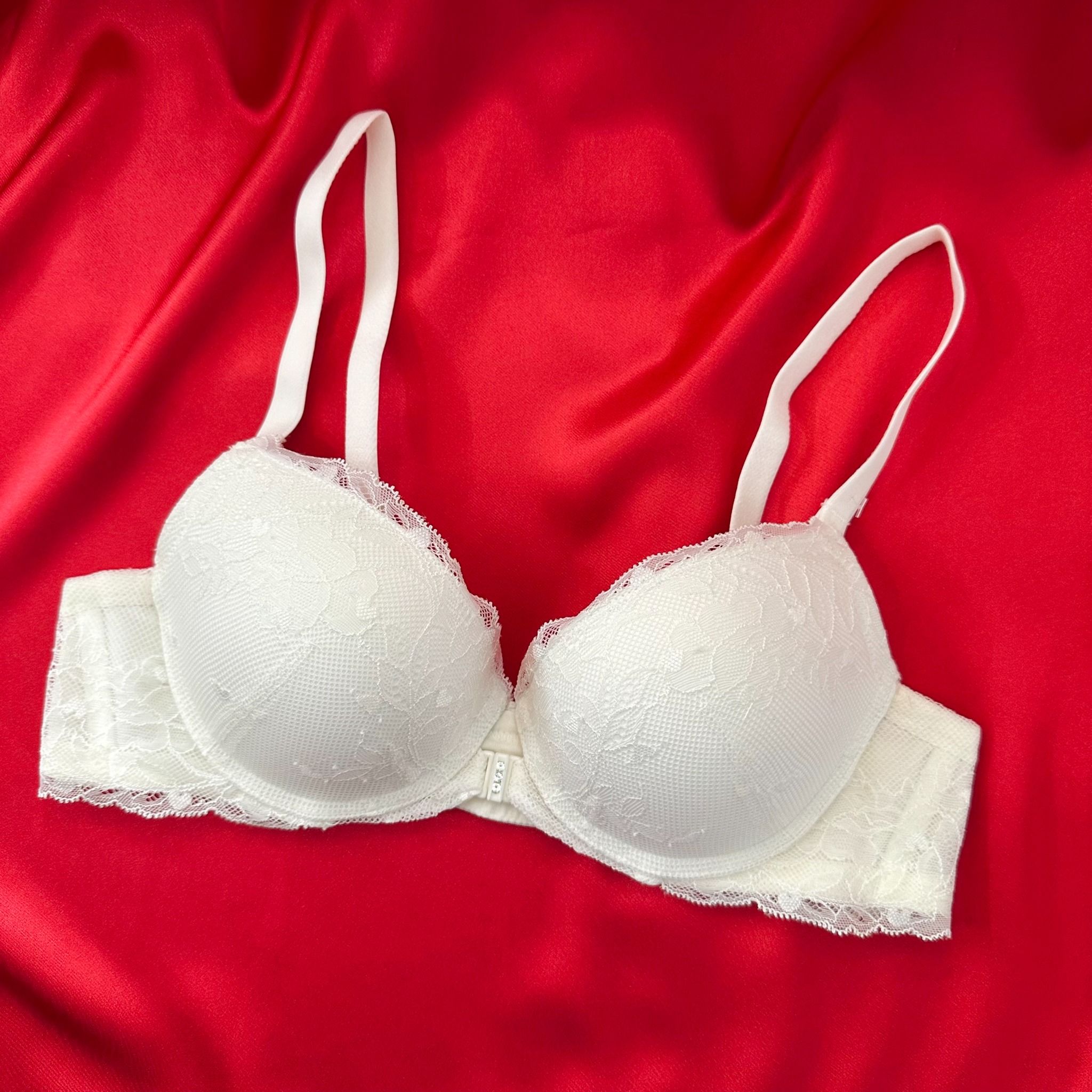 Áo ngực ren cài trước mút đệm vừa nâng ngực