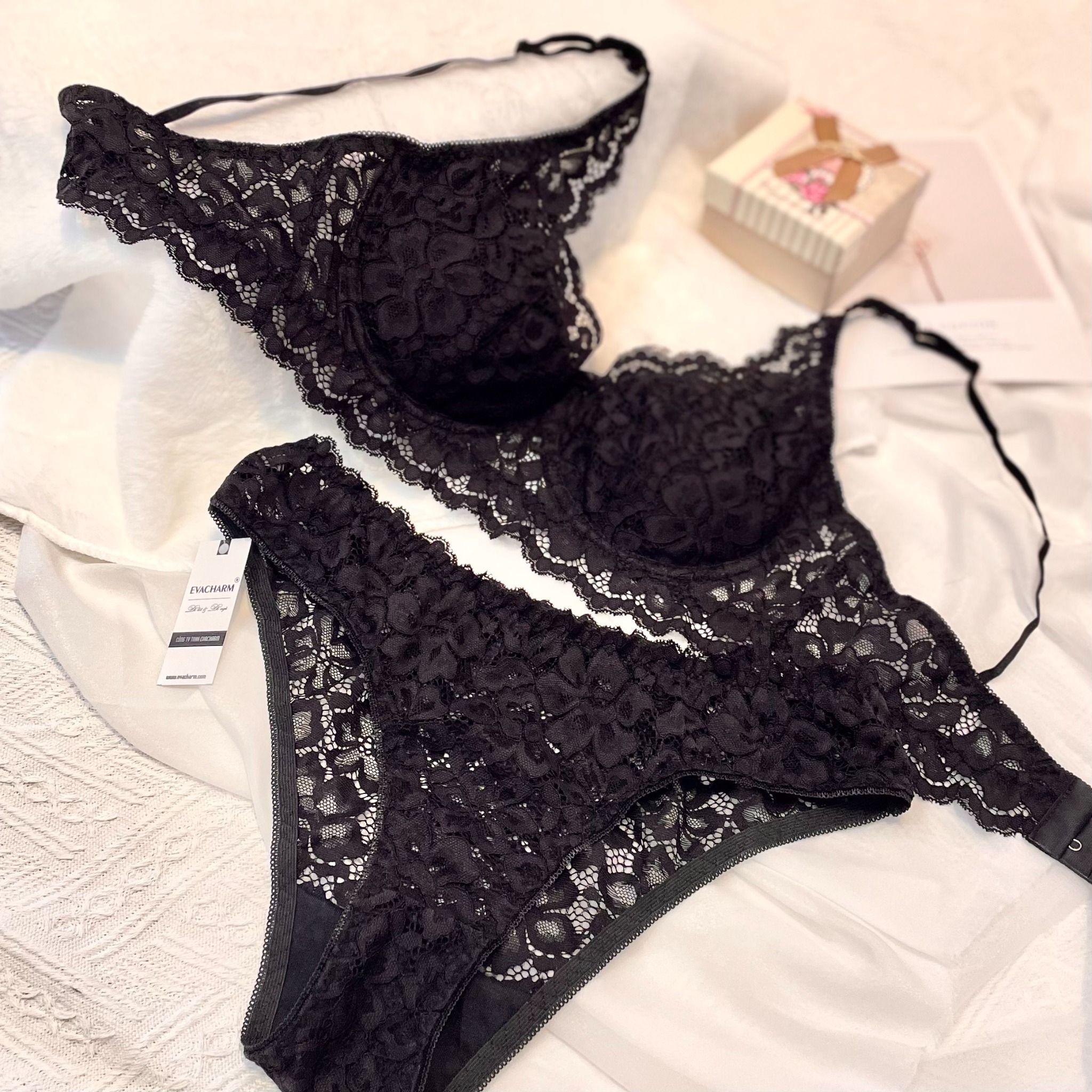 Set Bra Evacharm vải ren có gọng