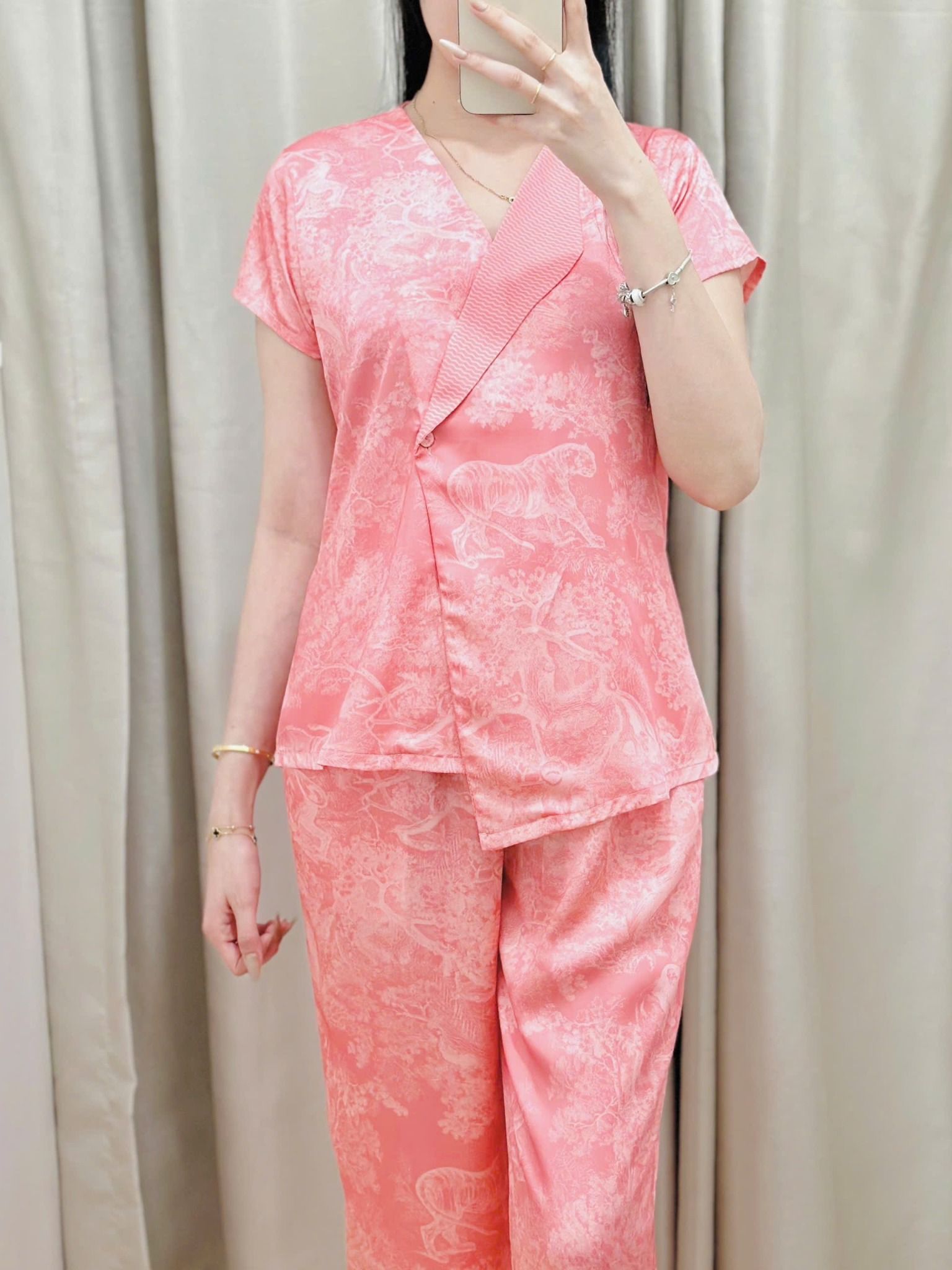 Bộ lụa mặc nhà vạt chéo tay ngắn quần dài