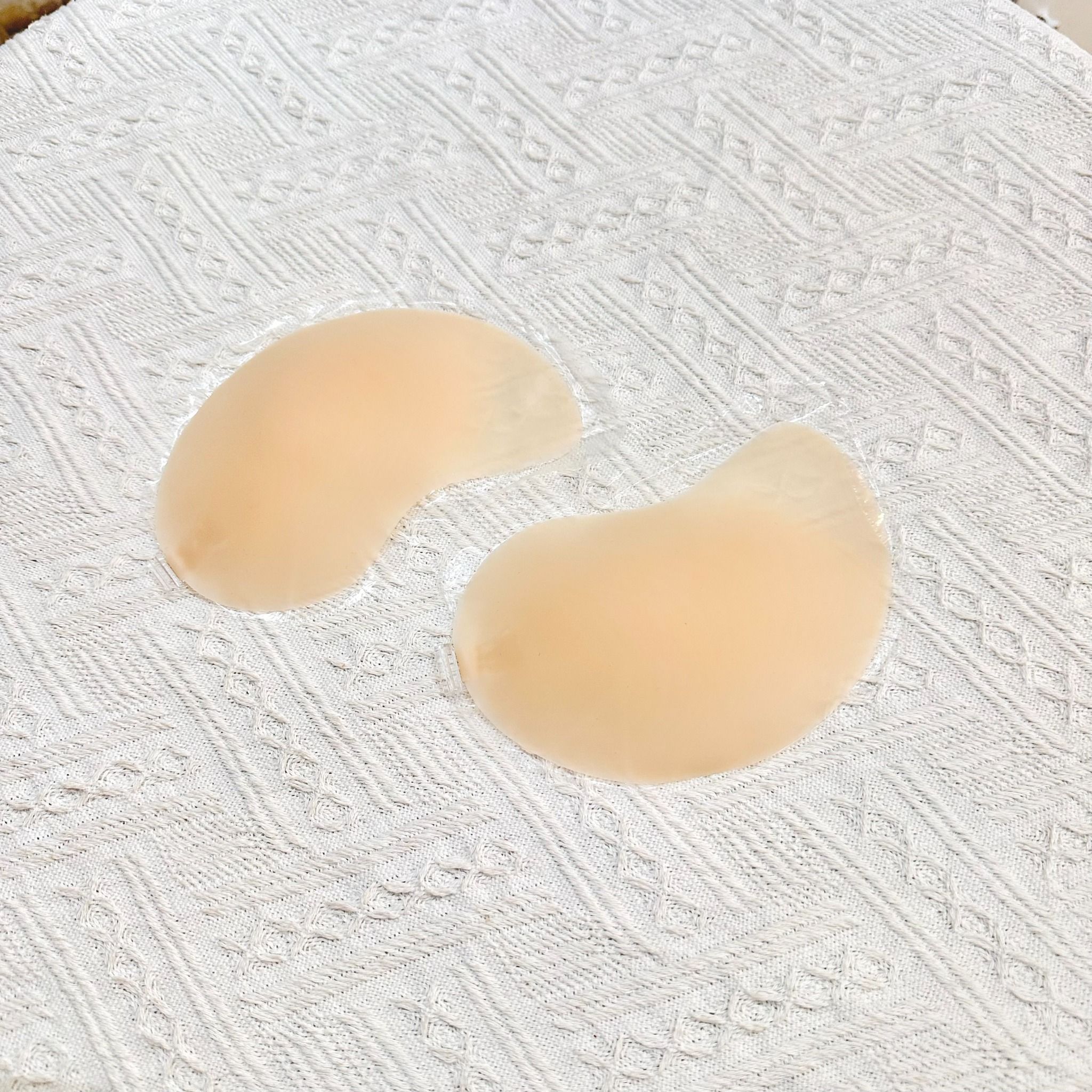 Áo dán ngực tàn hình mango có mắc cài trước