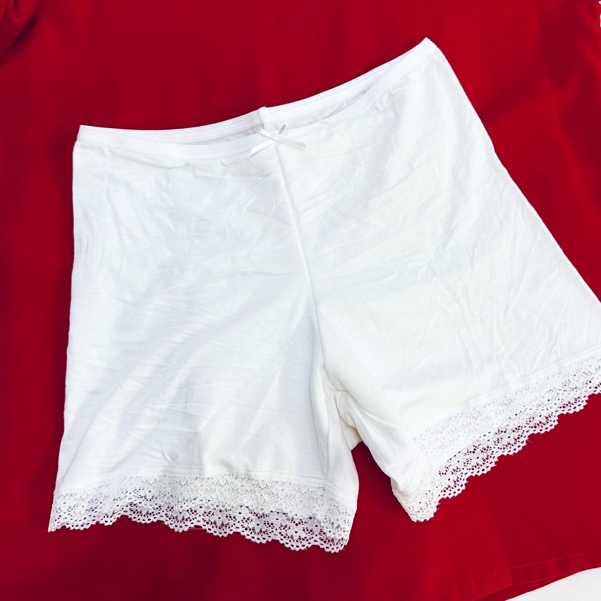 Quần mặc váy cotton Benee phối viền ren