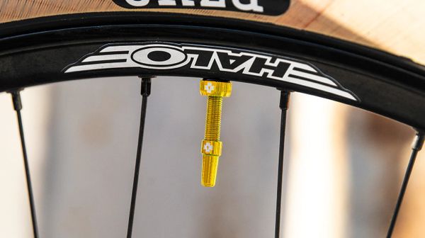 Bộ van Muc off Tubeless Gold