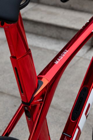 Xe Đạp Đua P1 | Madone 9 AXS Gen 6 ICON RED