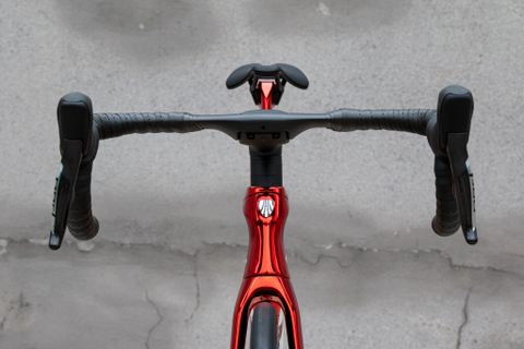 Xe Đạp Đua Trek P1 | Madone SLR 9 AXS Gen 6 ICON RED