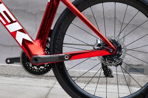 Xe Đạp Đua Trek P1 | Madone SLR 9 AXS Gen 6 ICON RED