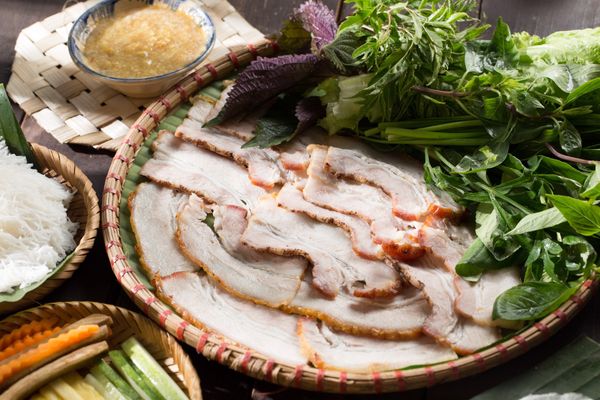 Bánh tráng cuốn thịt heo