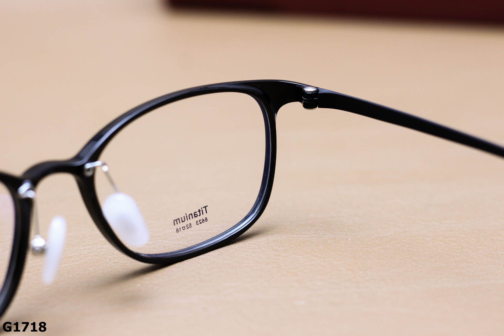 Gọng Kính Cận Dáng Vuông Bầu Thời Trang Unisex, Chất Nhựa Ultem & Titanium IP Cao Cấp - G1718