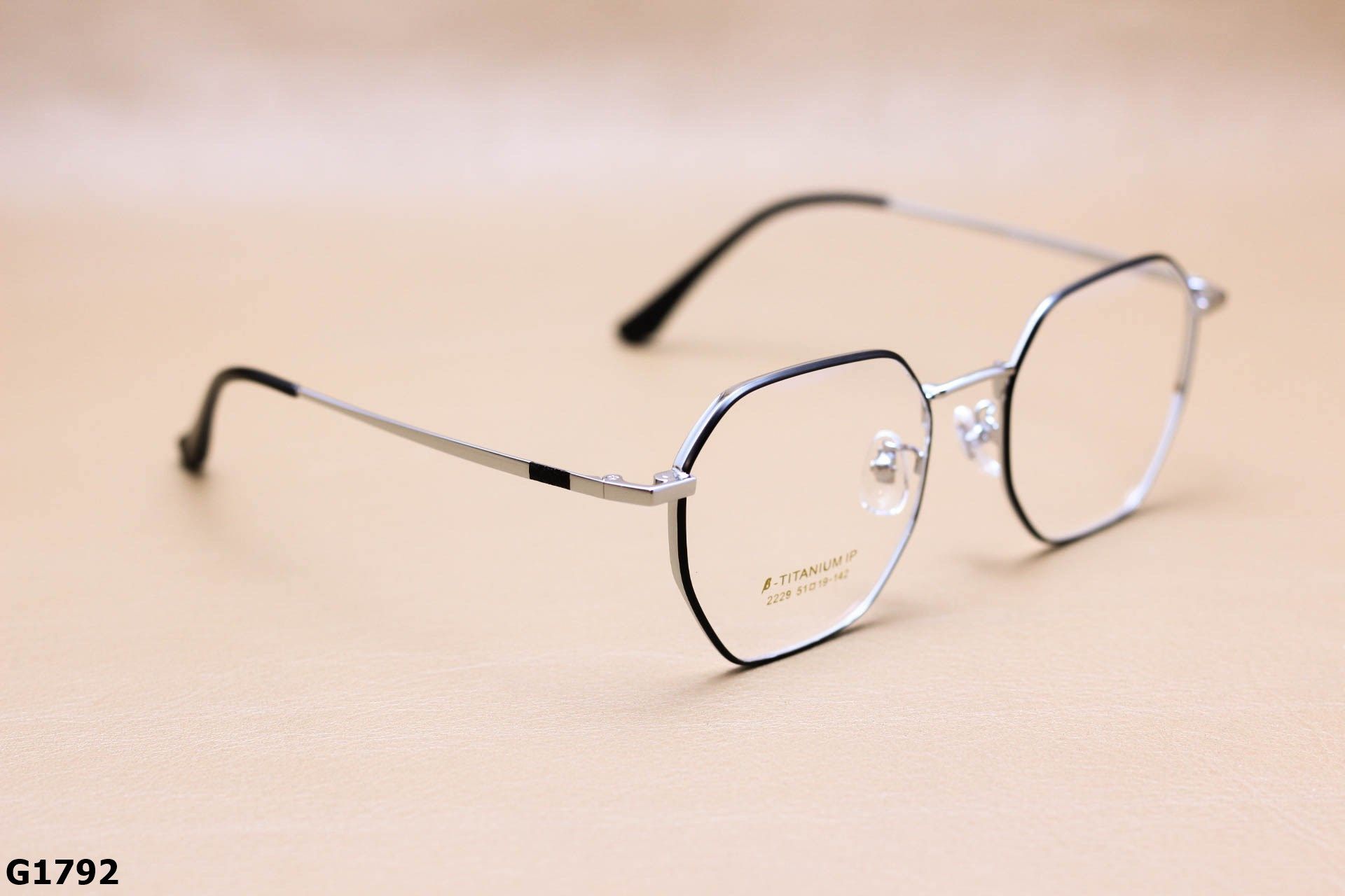Gọng Kính Cận Đa Giác Thời Trang Unisex, Chất B-Titanium Cao Cấp Thanh Mảnh - G1792