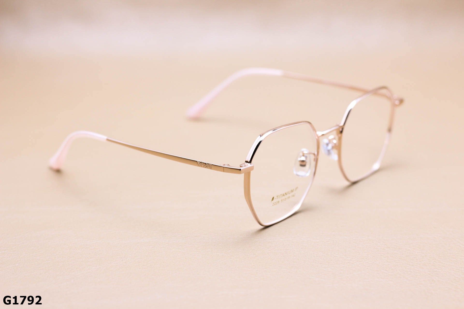 Gọng Kính Cận Đa Giác Thời Trang Unisex, Chất B-Titanium Cao Cấp Thanh Mảnh - G1792