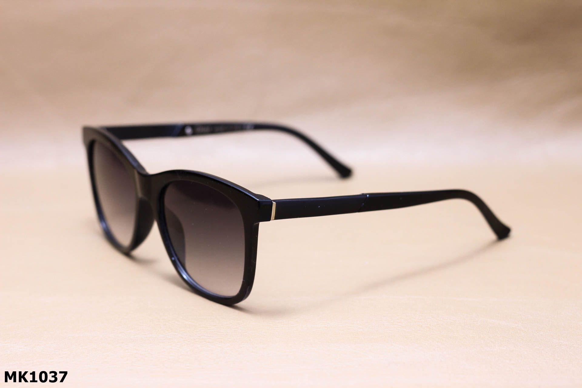 Kính Mát Thời Trang Vuông Bầu Unisex - MK1037