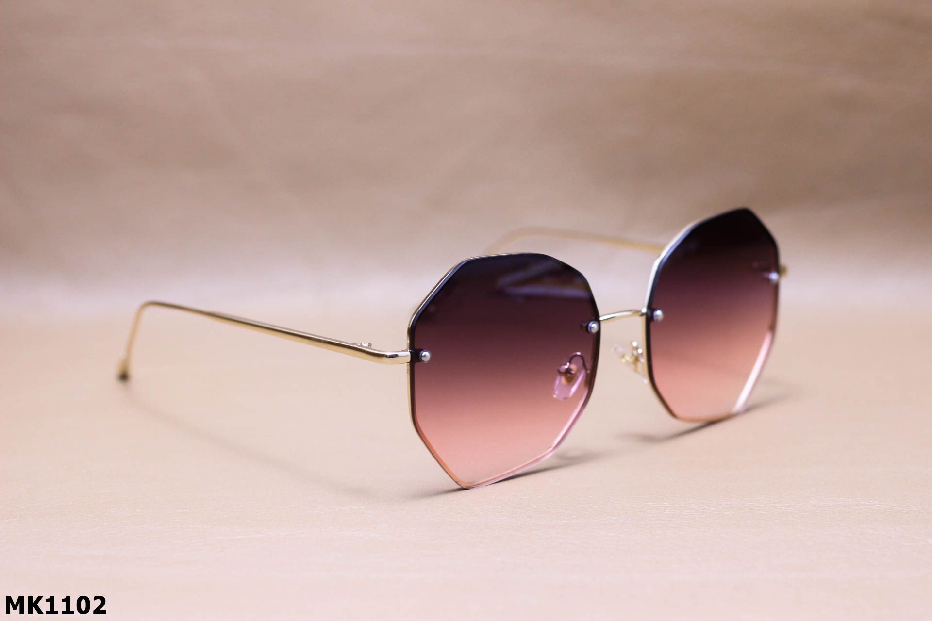Kính Mát Thời Trang Unisex Cùng Các Góc Cạnh Cực Đẹp - MK1102