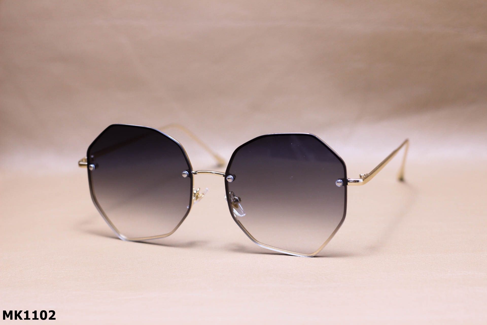 Kính Mát Thời Trang Unisex Cùng Các Góc Cạnh Cực Đẹp - MK1102