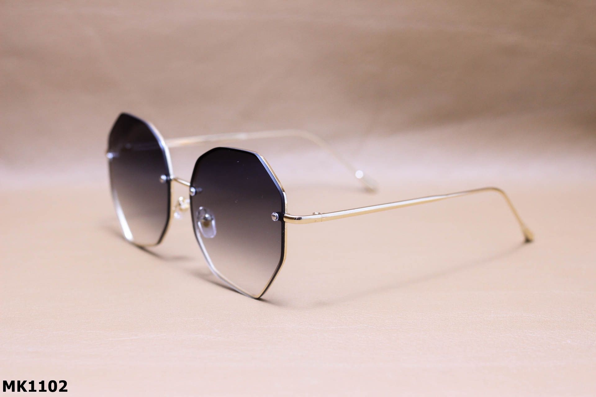 Kính Mát Thời Trang Unisex Cùng Các Góc Cạnh Cực Đẹp - MK1102