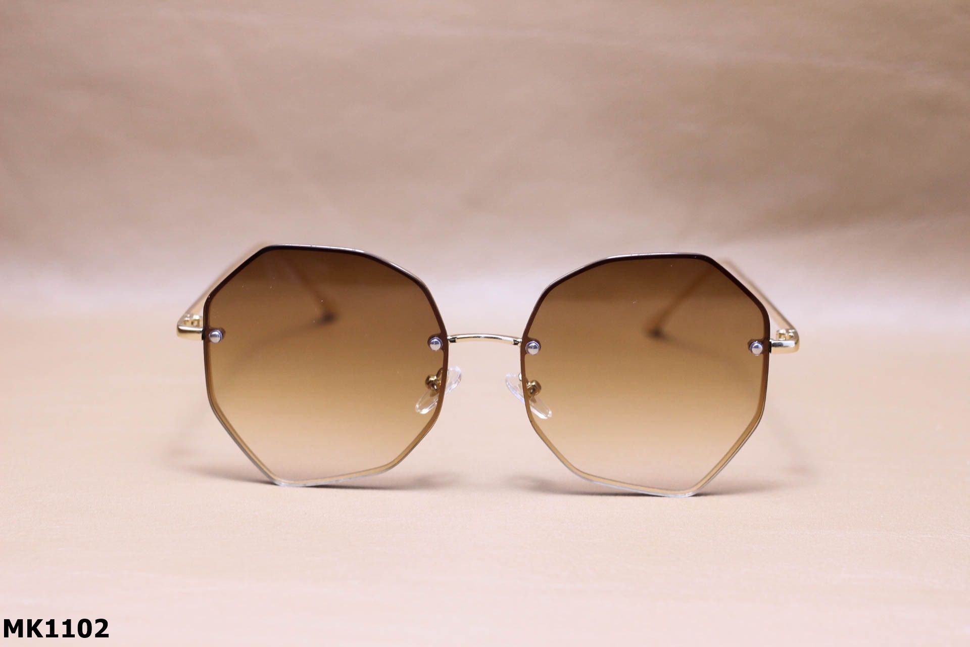 Kính Mát Thời Trang Unisex Cùng Các Góc Cạnh Cực Đẹp - MK1102