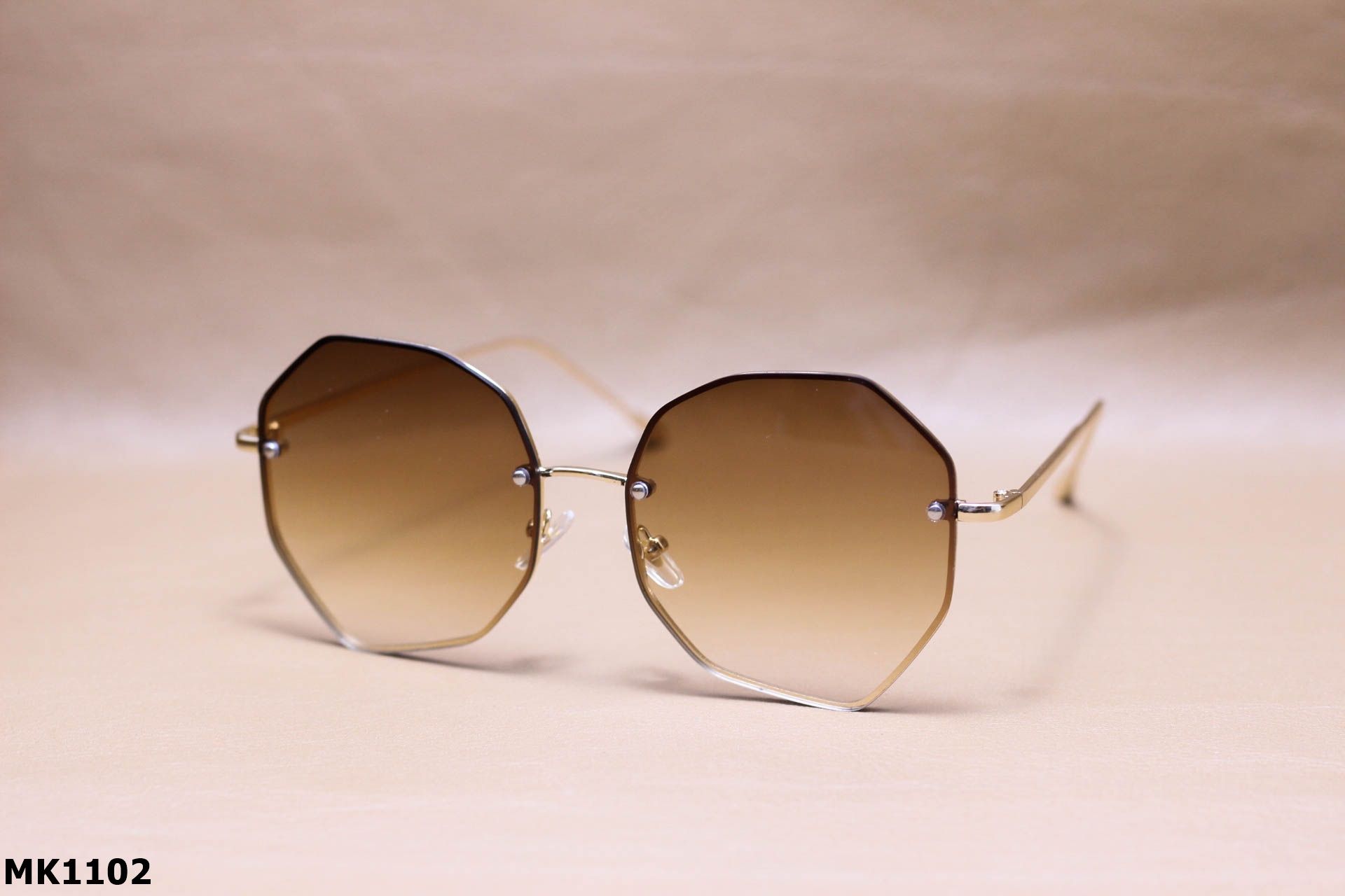 Kính Mát Thời Trang Unisex Cùng Các Góc Cạnh Cực Đẹp - MK1102