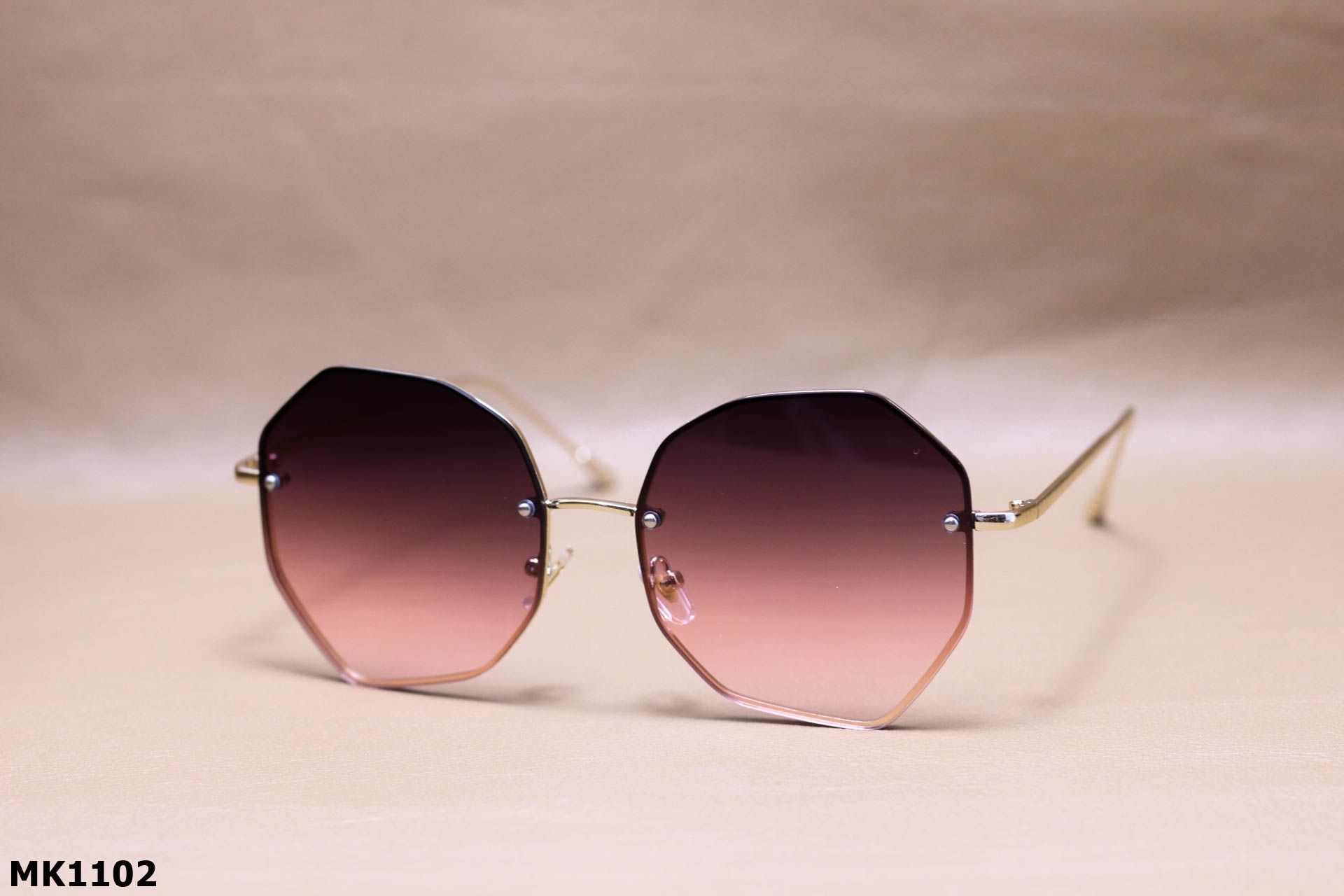 Kính Mát Thời Trang Unisex Cùng Các Góc Cạnh Cực Đẹp - MK1102