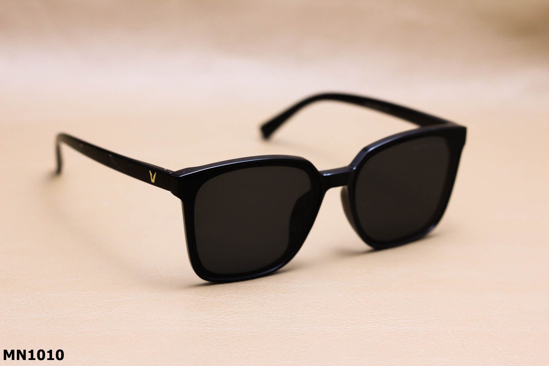 Kính Mát Nhựa Dáng Vuông Thời Trang Tràn Viền Unisex, Tròng Chống UV400 - MN1010