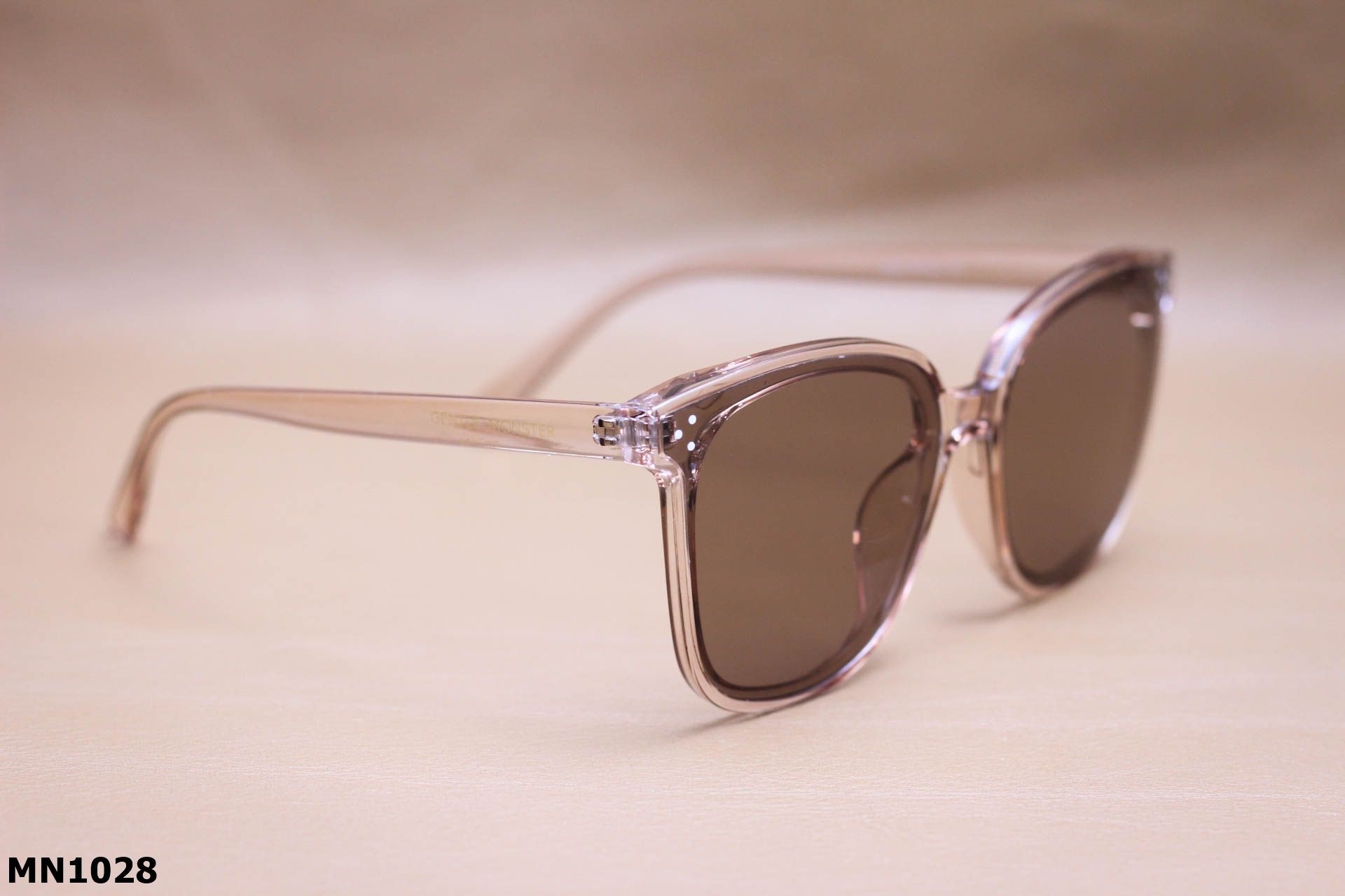 Kính Mát Nhựa Thời Trang Unisex, Chống UV400 - MN1028