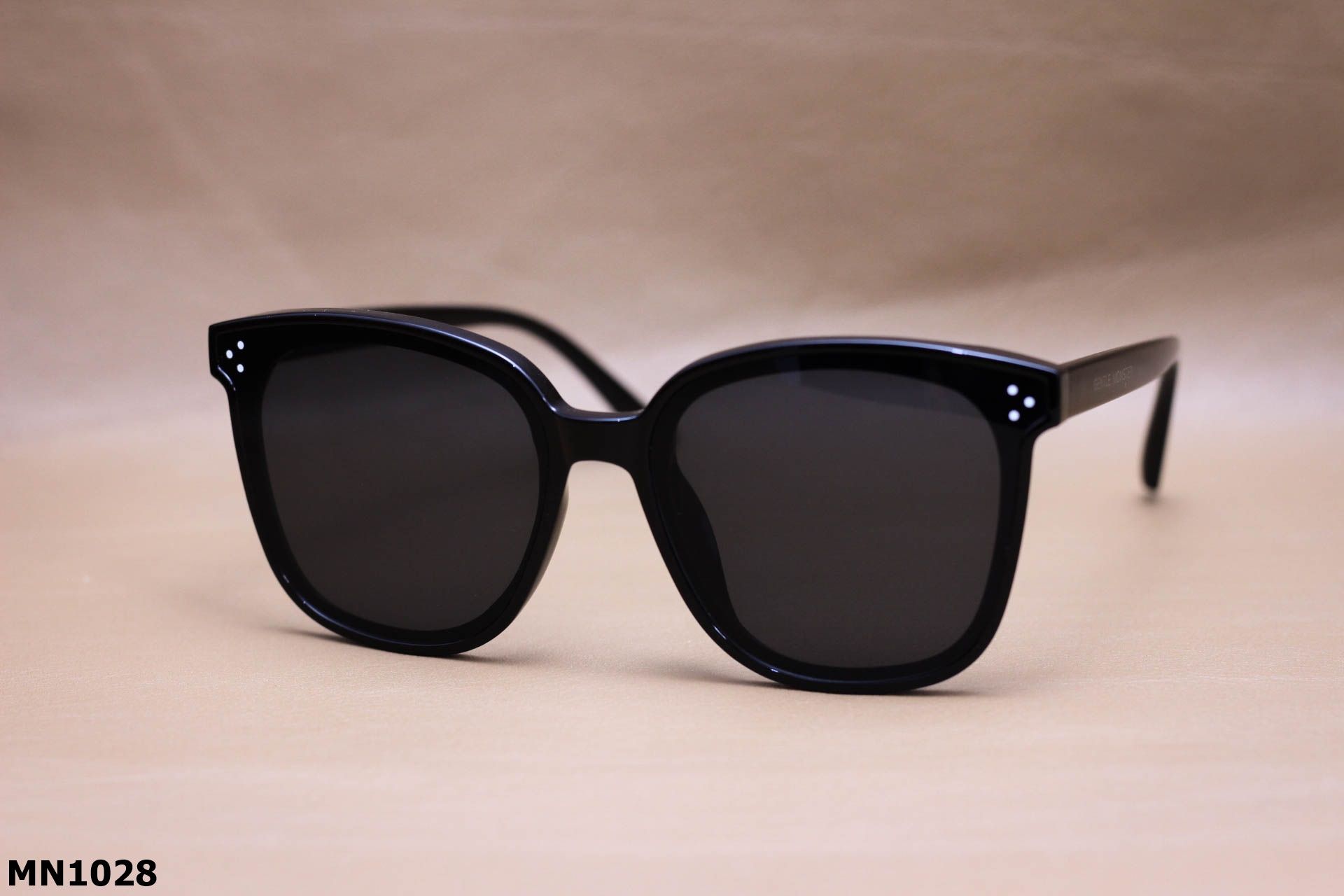 Kính Mát Nhựa Thời Trang Unisex, Chống UV400 - MN1028