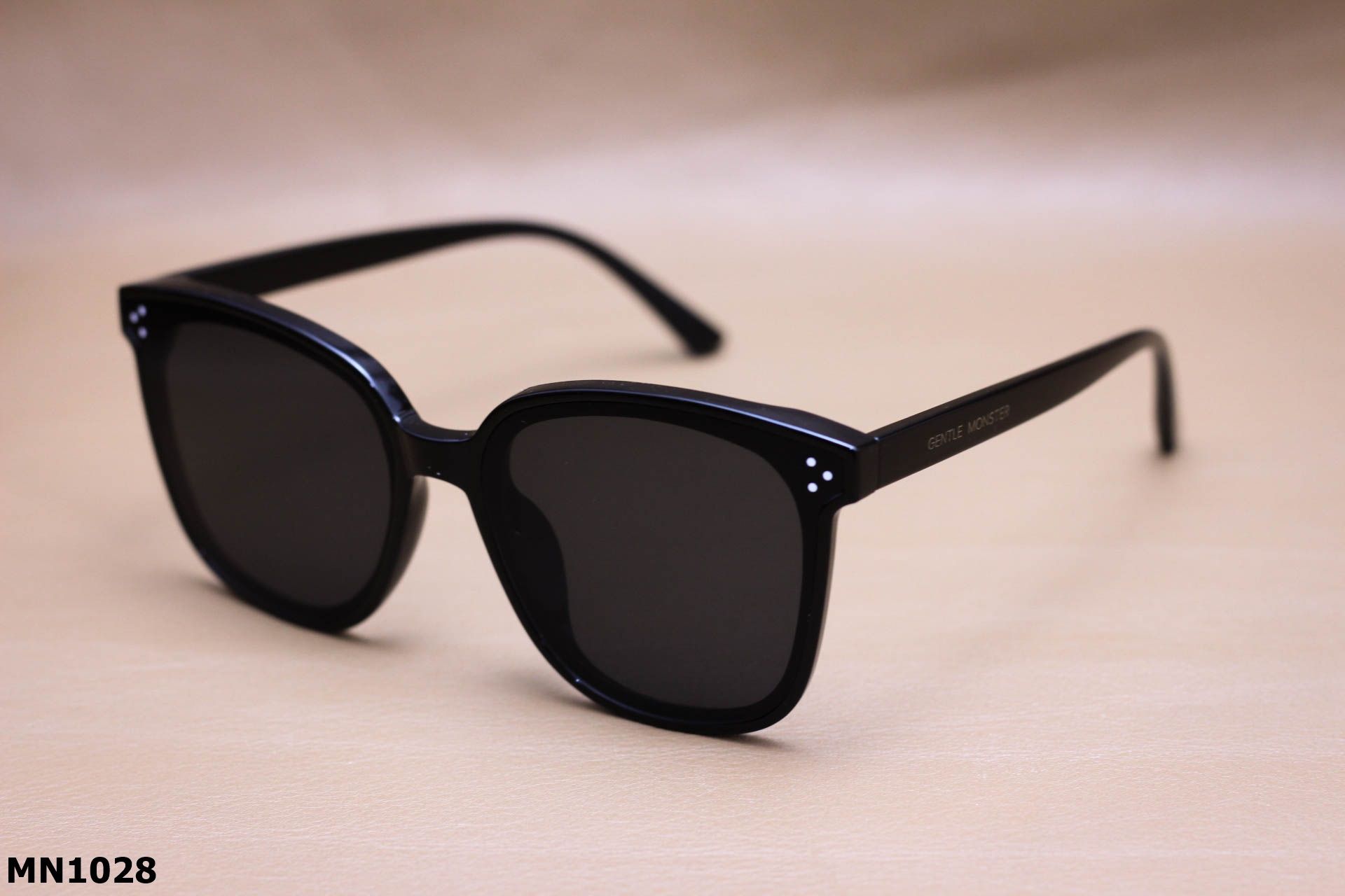 Kính Mát Nhựa Thời Trang Unisex, Chống UV400 - MN1028