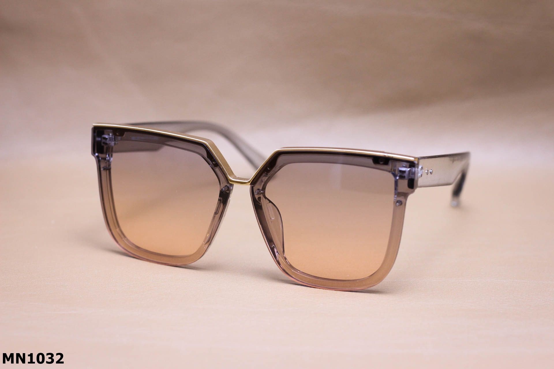 Kính Mát Nhựa Thời Trang Unisex, Chống UV400 - MN1032