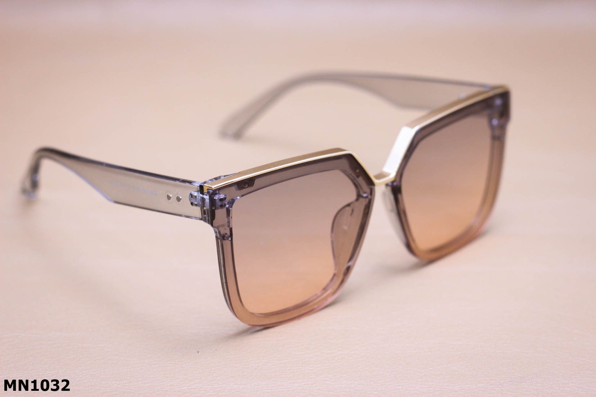 Kính Mát Nhựa Thời Trang Unisex, Chống UV400 - MN1032