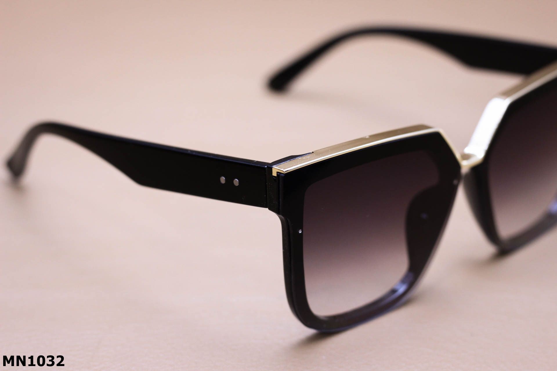 Kính Mát Nhựa Thời Trang Unisex, Chống UV400 - MN1032