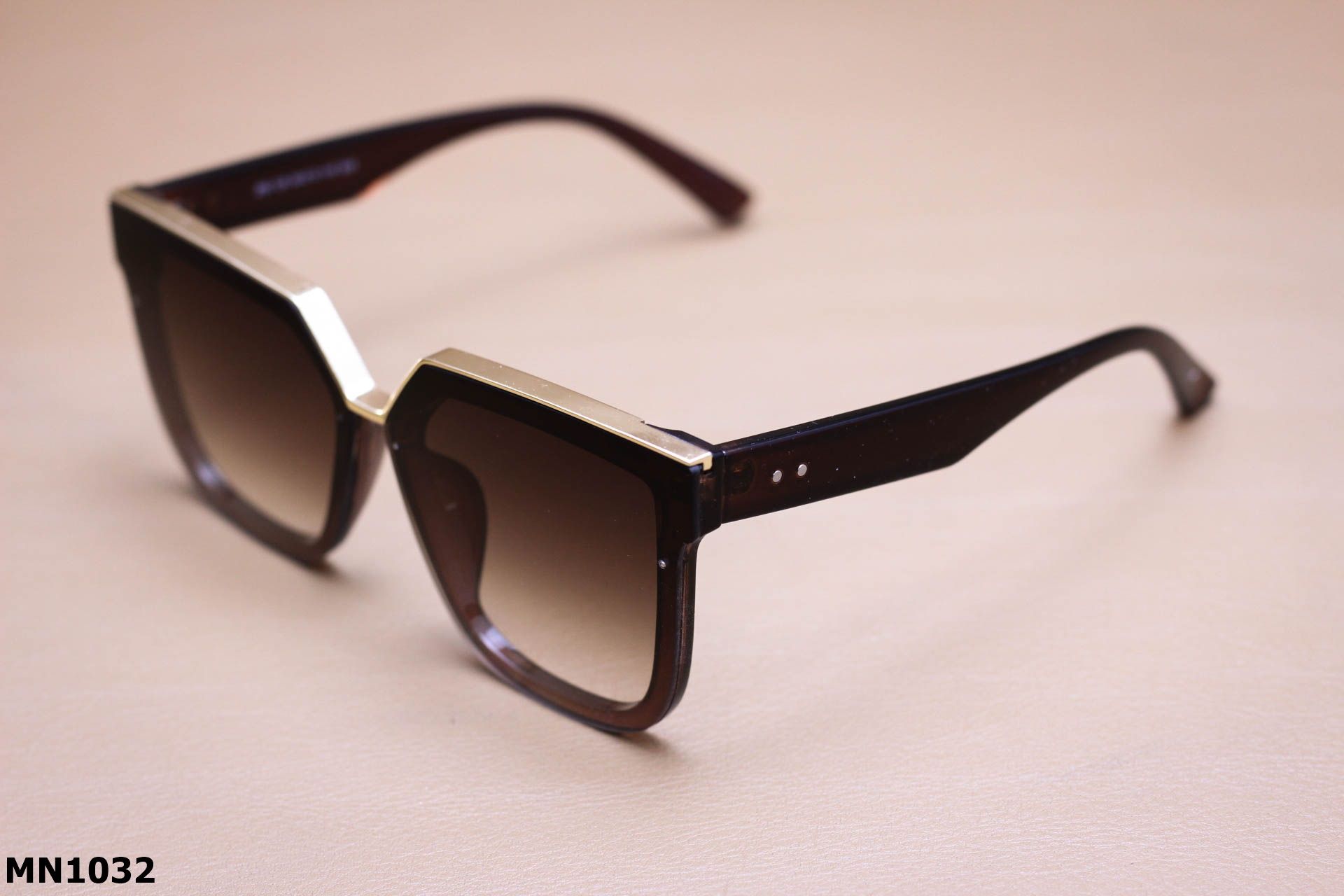Kính Mát Nhựa Thời Trang Unisex, Chống UV400 - MN1032