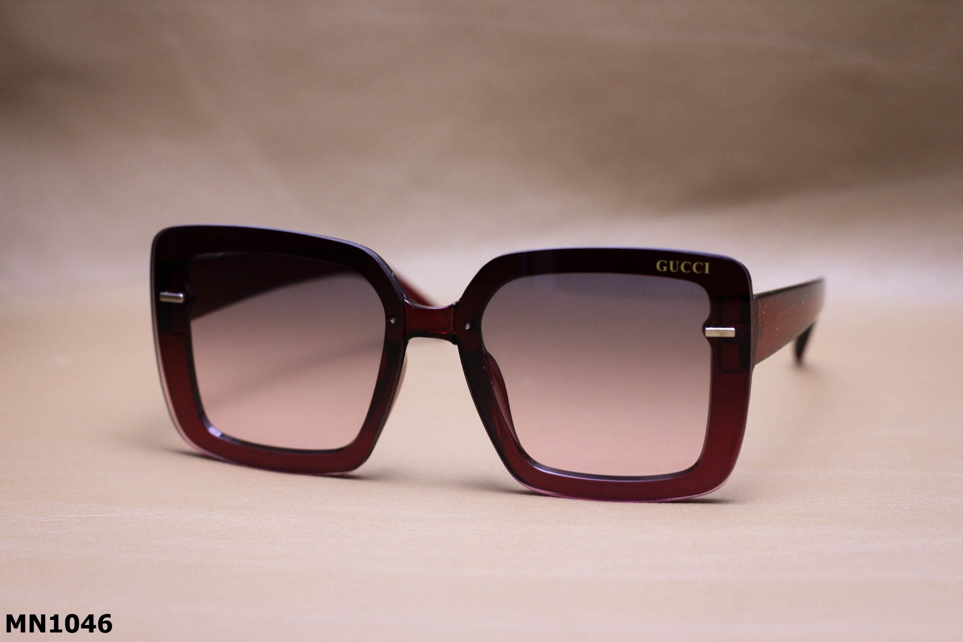 Kính Mát Nhựa Dáng Vuông Bản To Unisex - MN1046