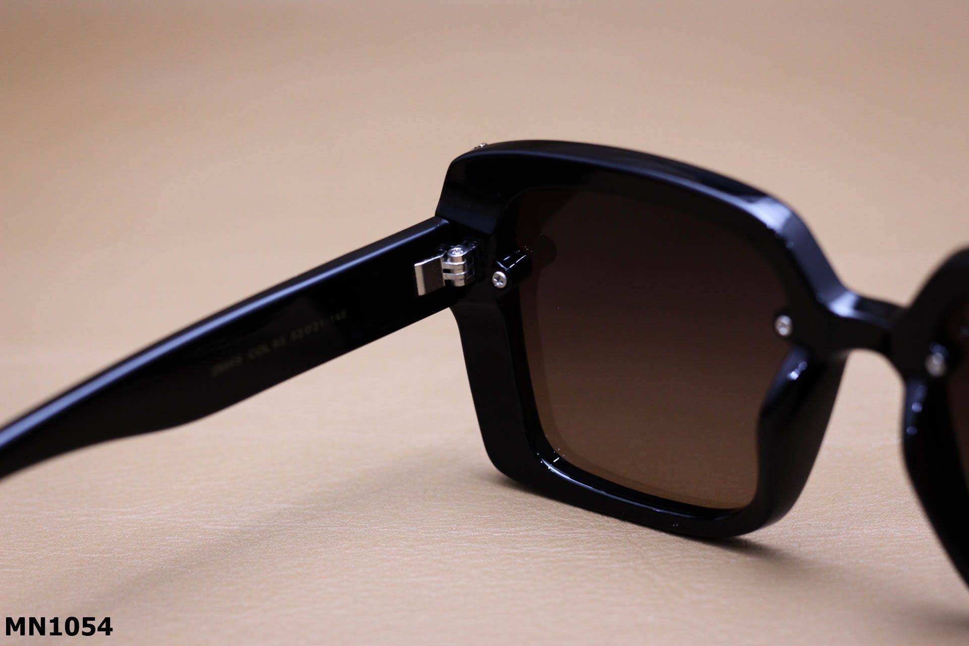 Kính Mát Nhựa Tròng Polarized Chống Phân Cực - MN1054