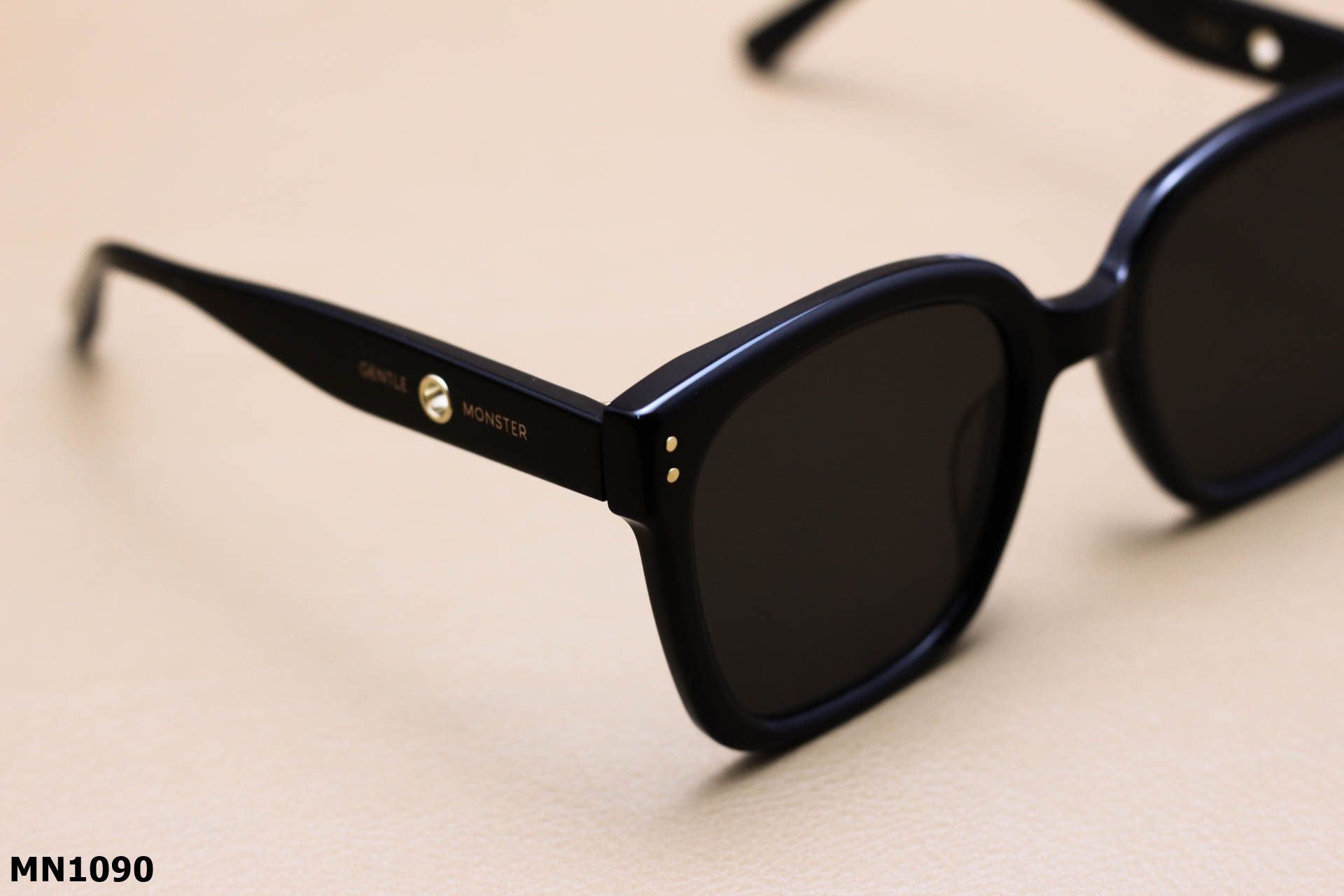 Kính Mát V Thời Trang Unisex, Tròng Polycarbonate Cao Cấp Chống UV400 - MN1090.1