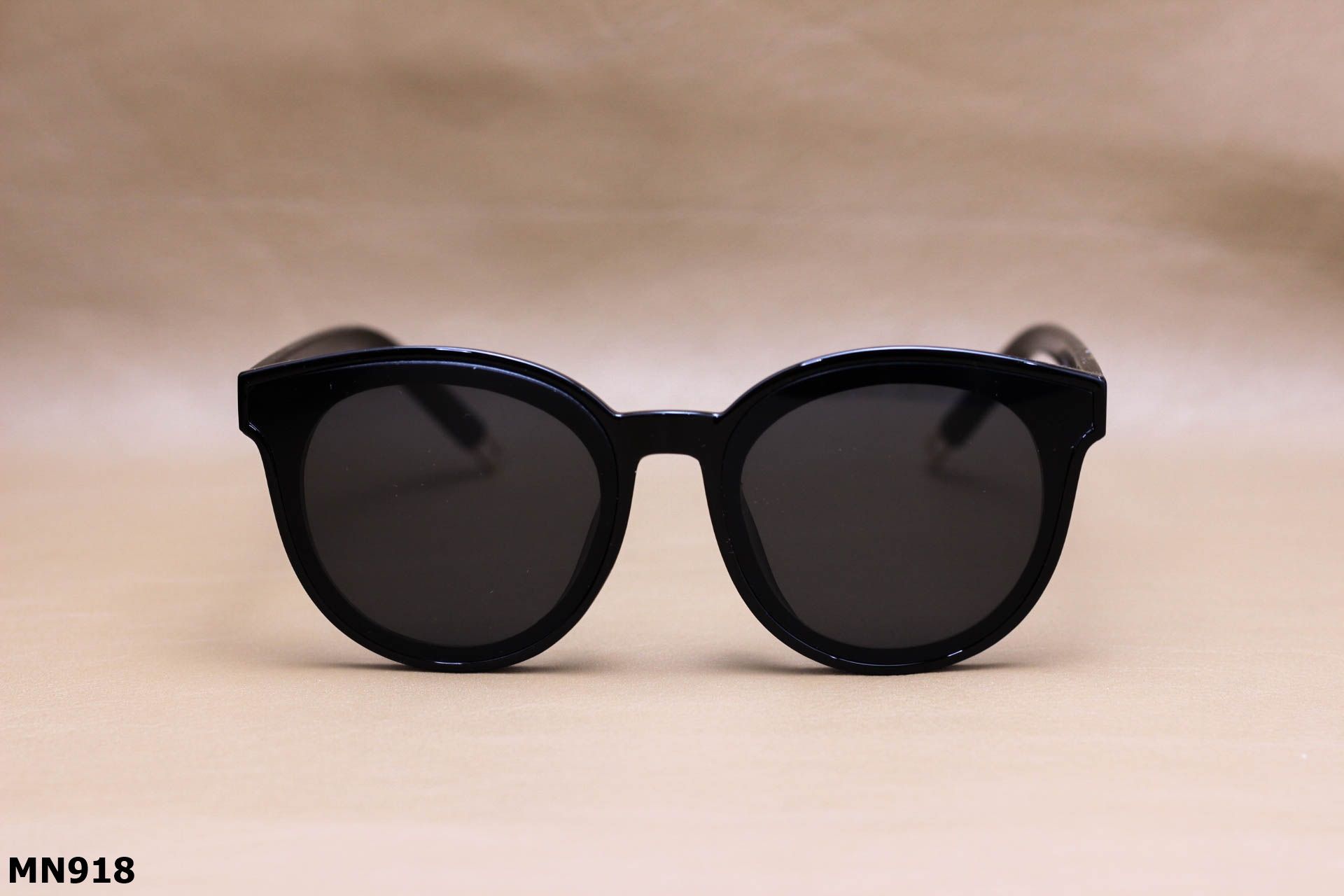 Kính Mát Nhựa Mắt Mèo Thời Trang Unisex - MN918