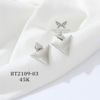 TRIANGULAR EARRINGS 03