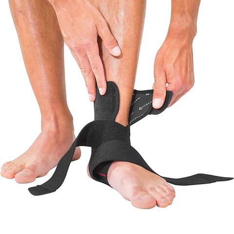 Bó cổ chân Mueller ADJUSTABLE ANKLE SUPPORT (42037)