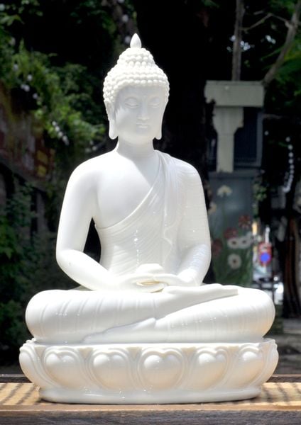 Tượng Phật Thích Ca ngự đài Sen - GỐM men sứ trắng