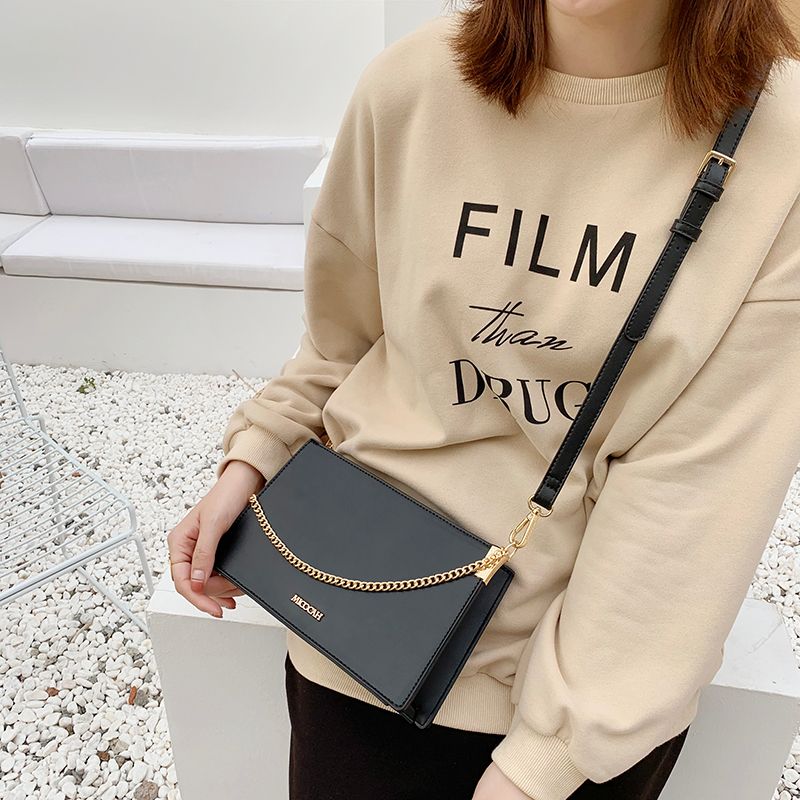 Túi đeo chéo phối dây xích sang trọng Micocah