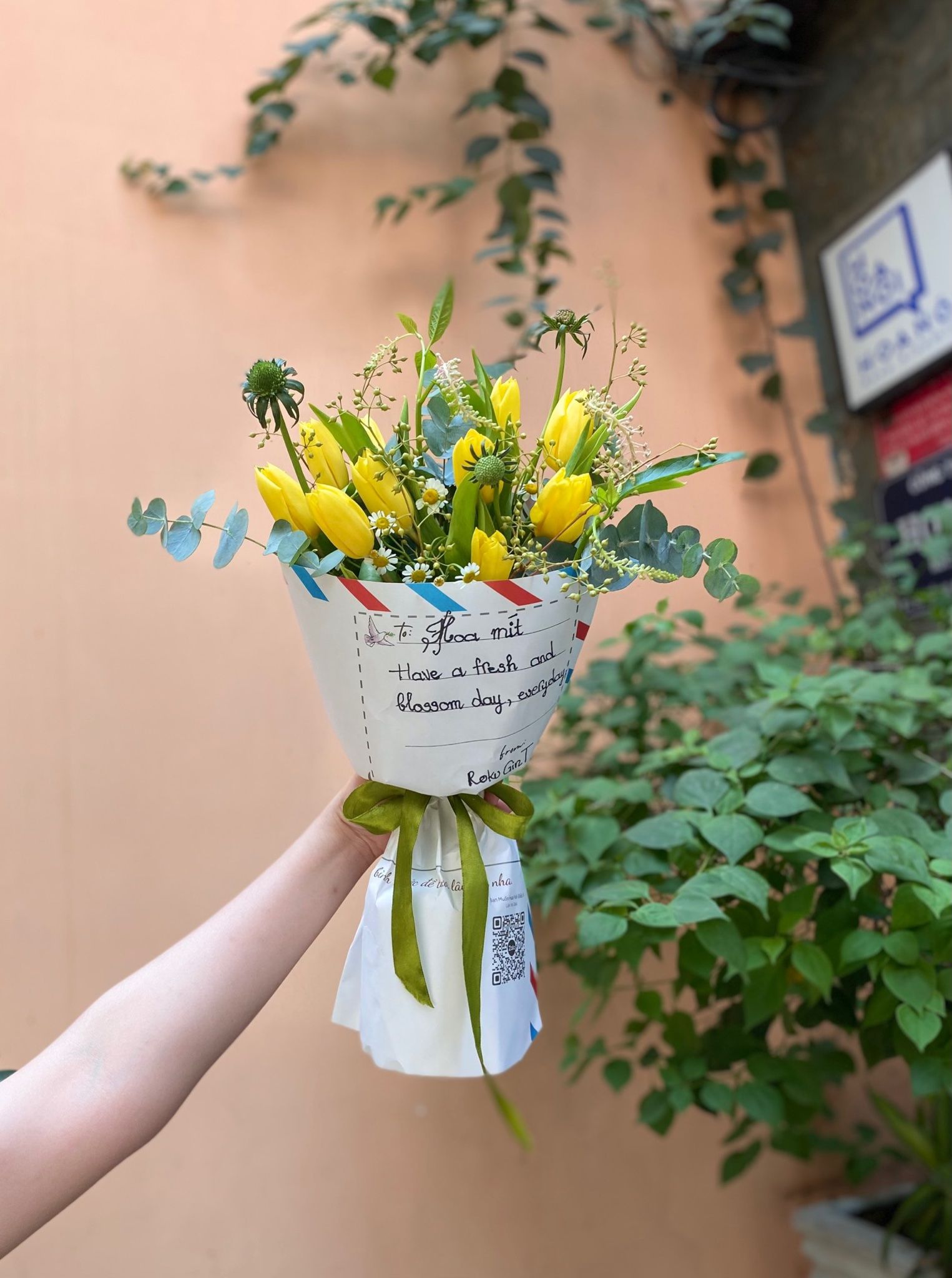 Bức thư hoa tulip vàng