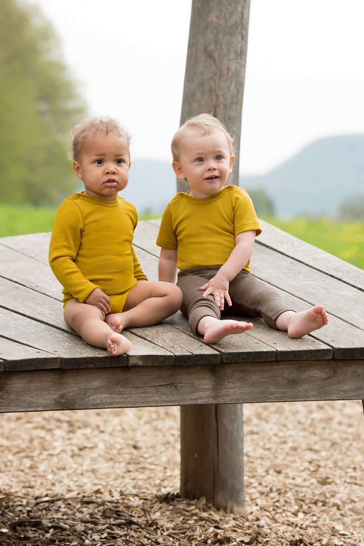 ENGEL Bodysuit ngắn tay nút vai 70% Merino wool 30% Silk Saffron
