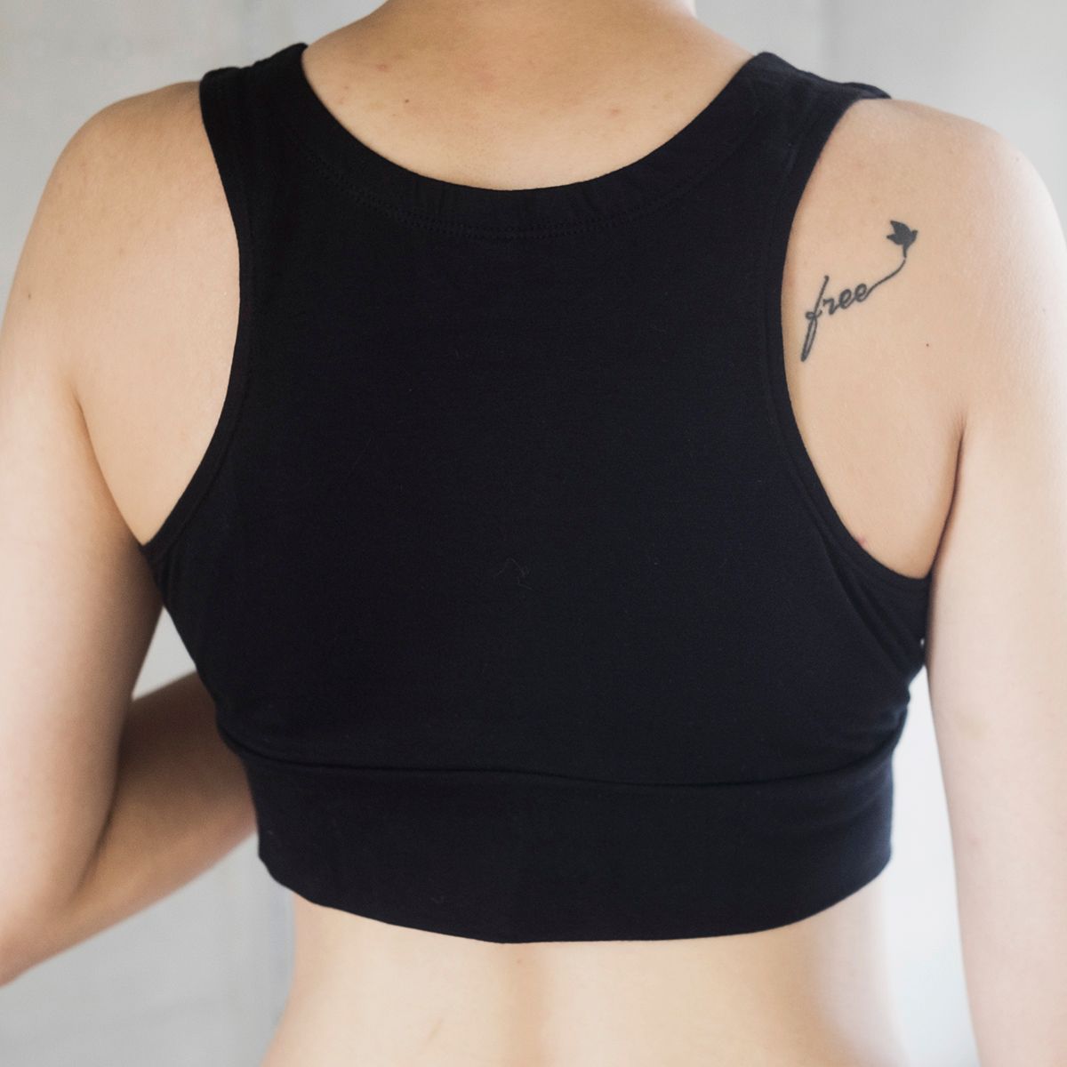 BLESSED EARTH Áo ngực Crossover bra Black