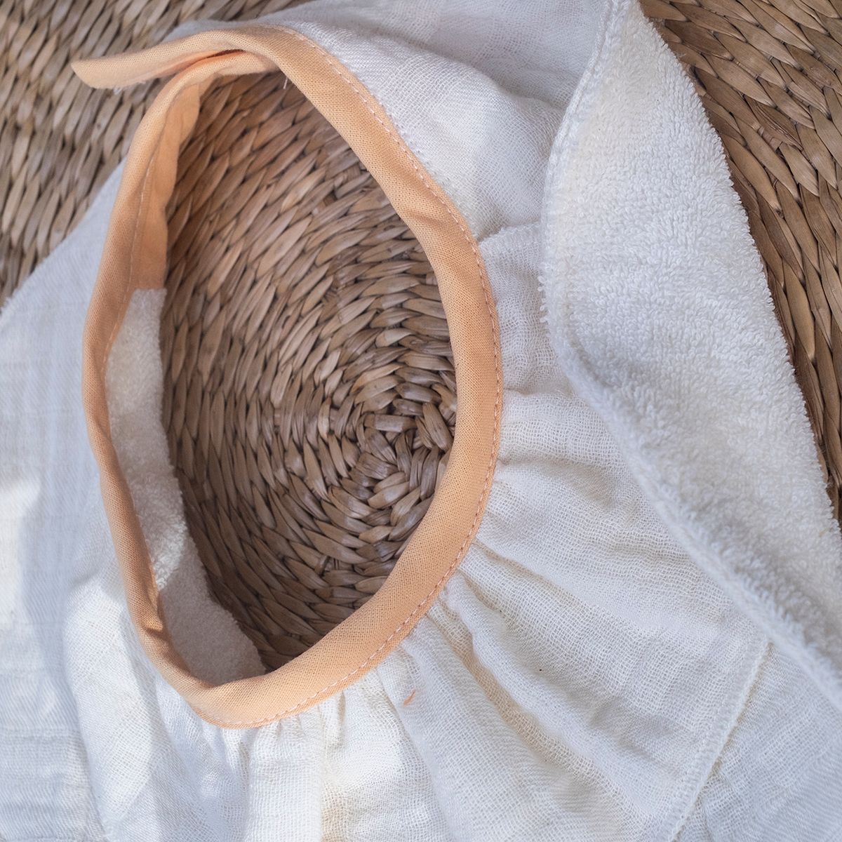 COTONEA Yếm dãi 2 lớp Musselin/Terry cho bé gái