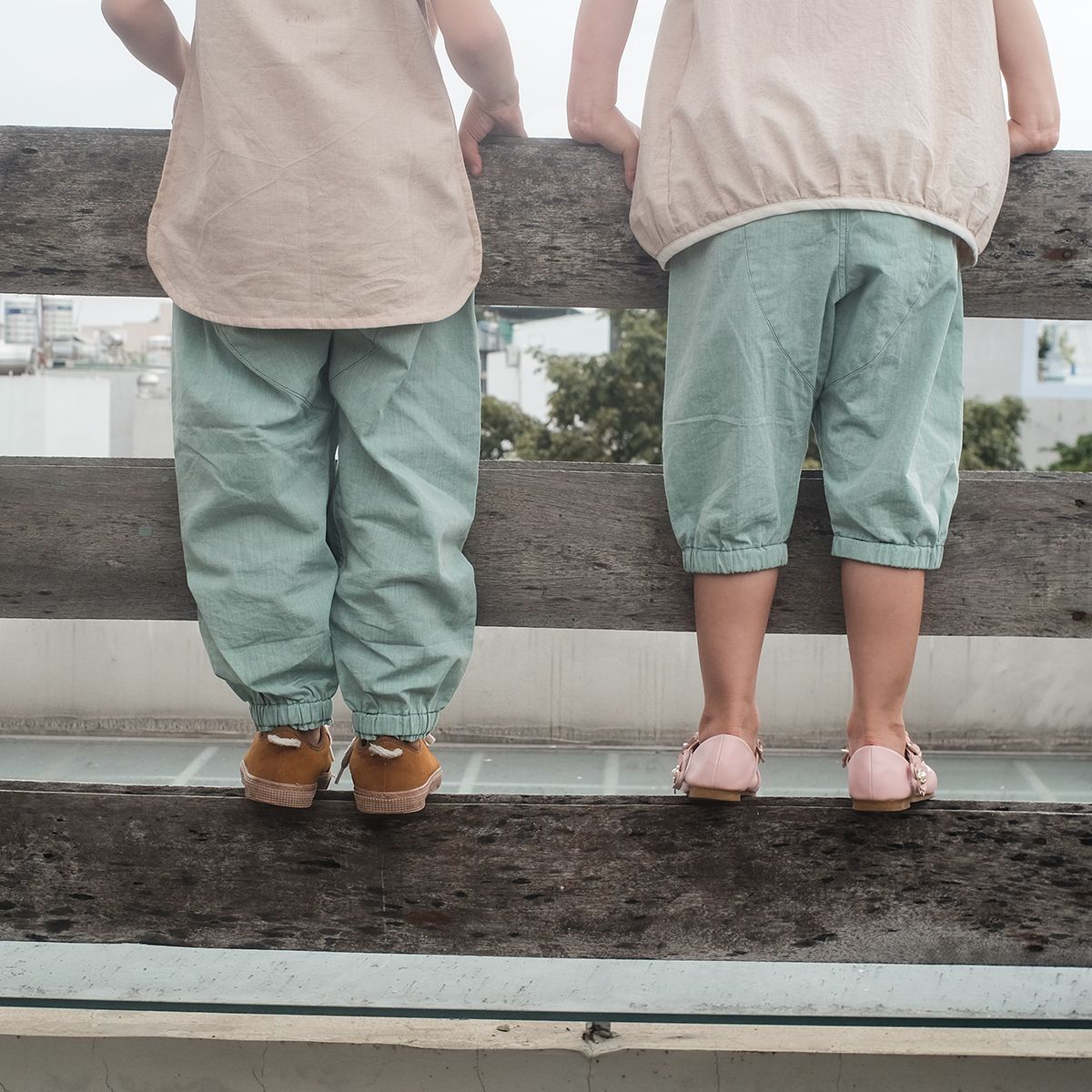 CHOI HANDMADE Quần jogger Pastel green
