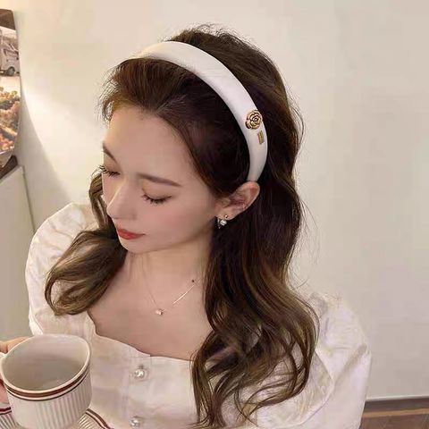 Băng đô cài tóc cao cấp đính charm hoa trà bờm tóc phong cách Hàn Quốc- Màu trắng