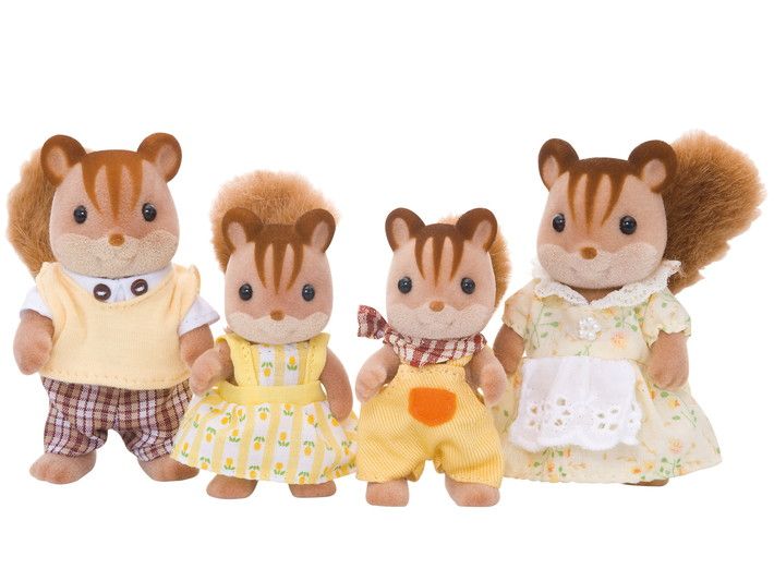 Walnut Squirrel Family (4 members)